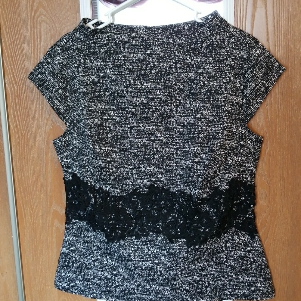 New York and Company black/white round neck Top